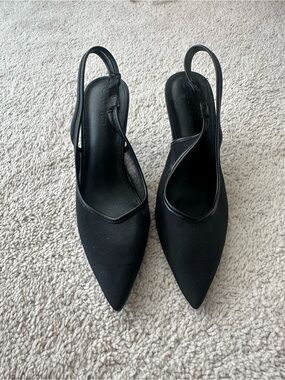 Mesh pointed heels